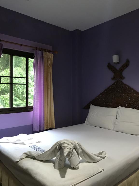 P.N. Guesthouse Krabi town Екстериор снимка